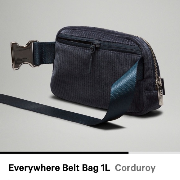 lululemon everywhere belt bag navy Penn State  lululemon True Navy Chicago Bears